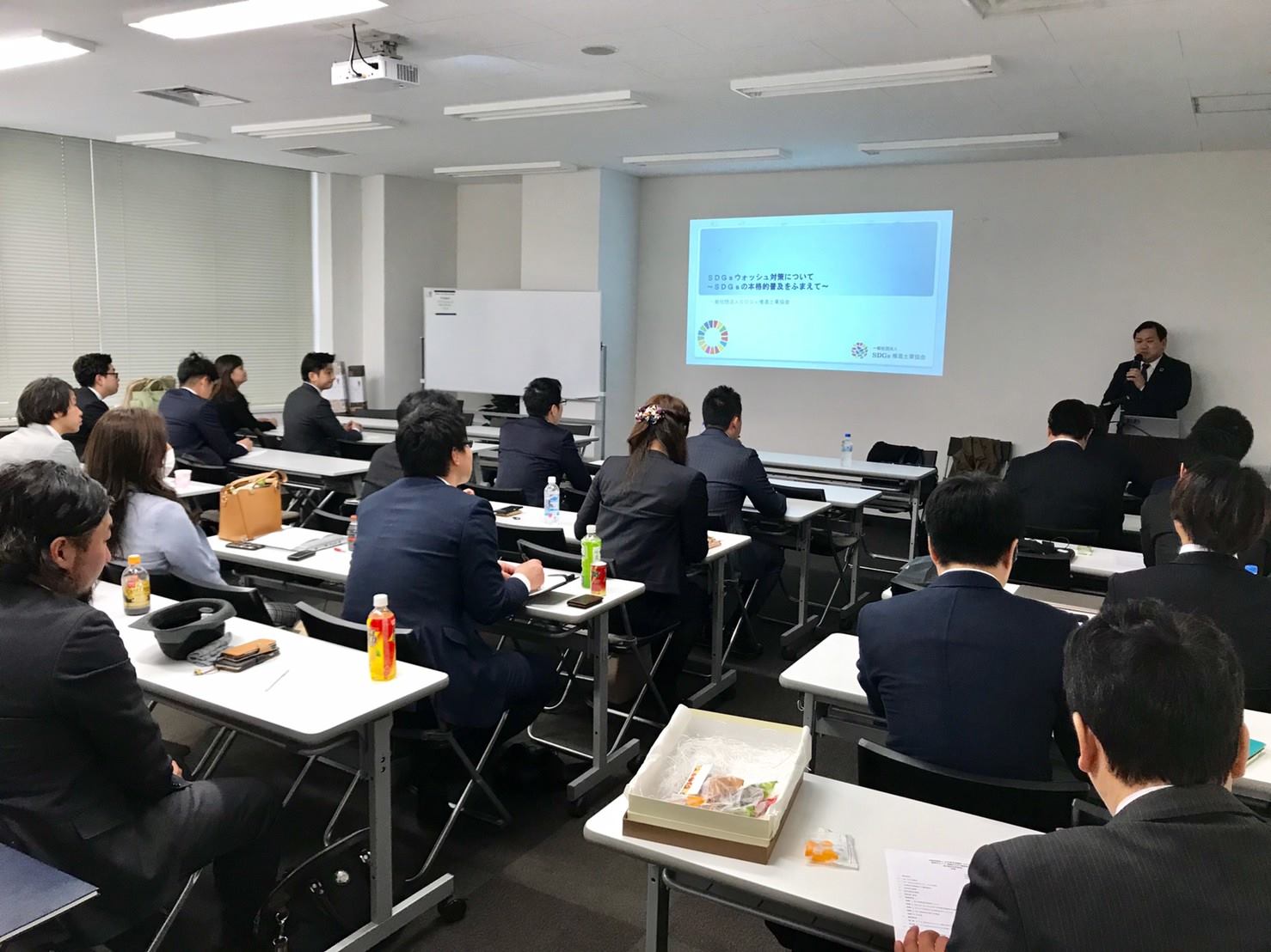 活動報告 日本青年会議所経済グループ国際ビジネス連携委員会様 主催勉強会での講師講演の写真